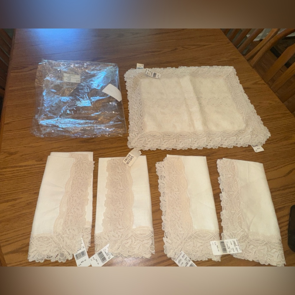 Henri Bendel NWT elegant lace linen VTG ivory Quilted 4 pcs placemat napkin set